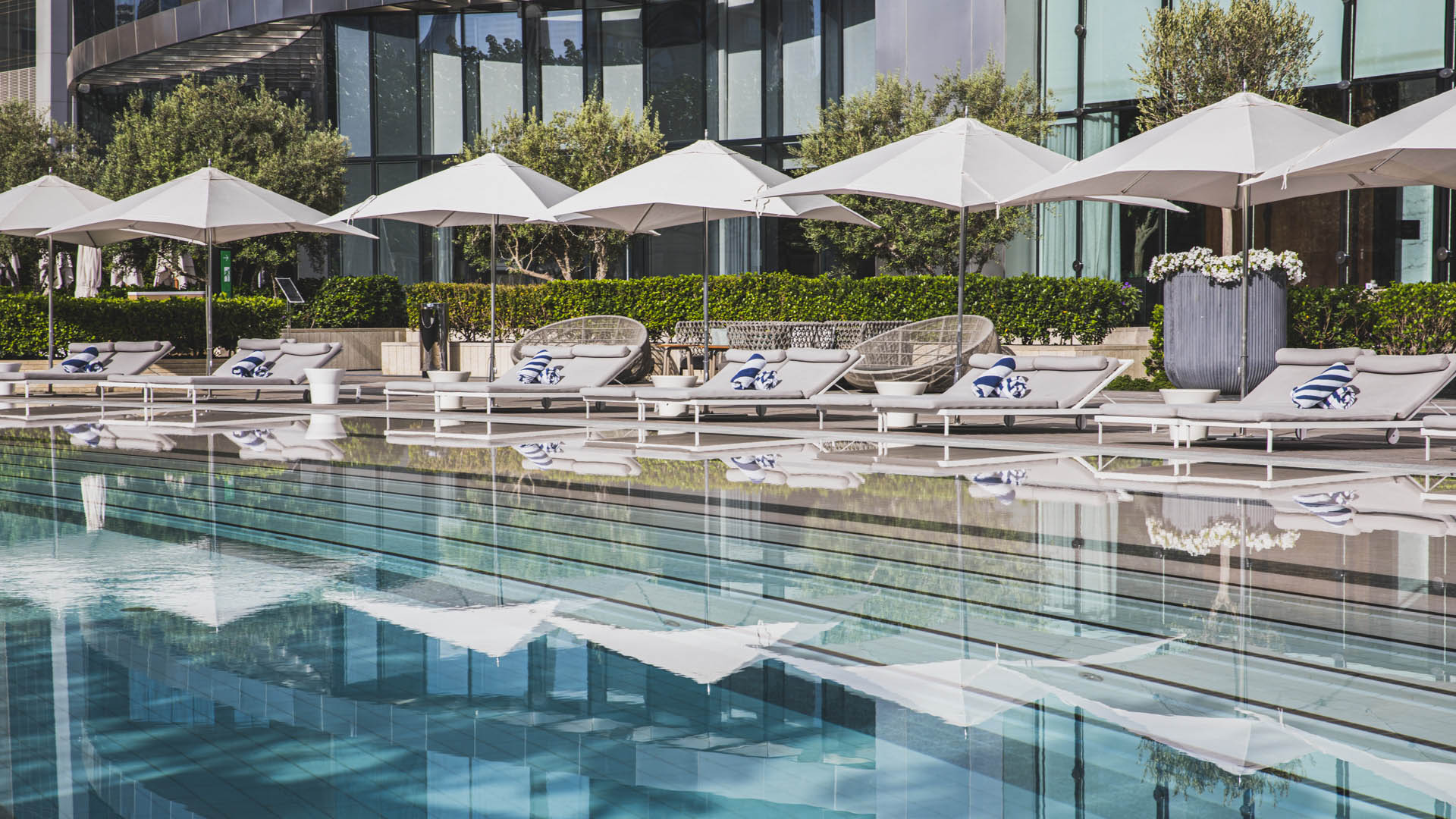 Sky View Hotel-David Lloyd-1610