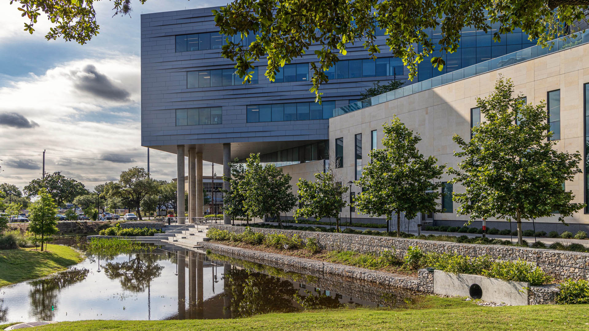 UOH Law Center2