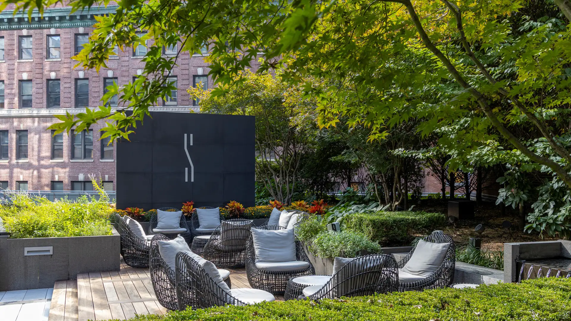 The Summit 44 St (1)