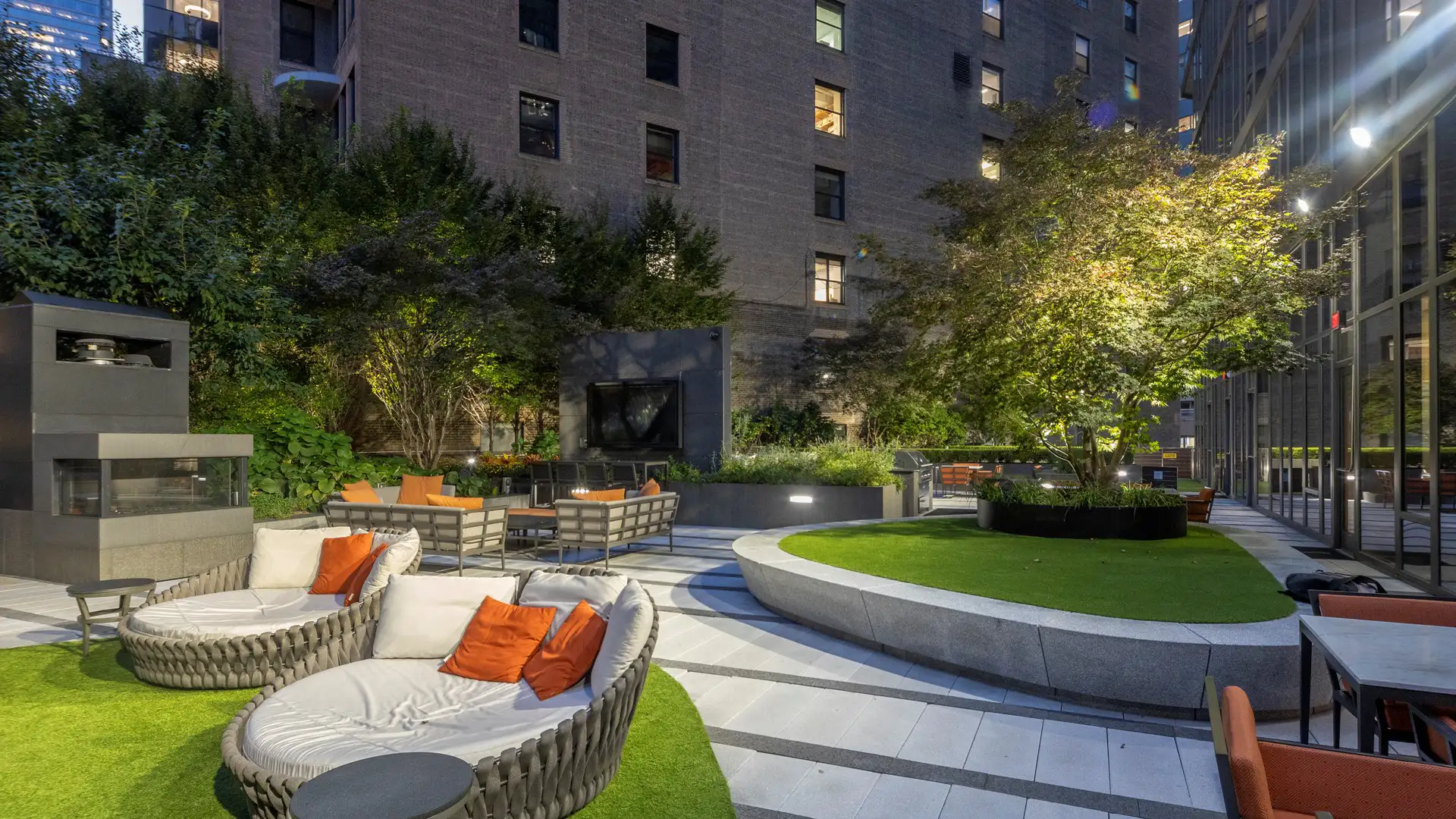 The Summit 44 St (2)