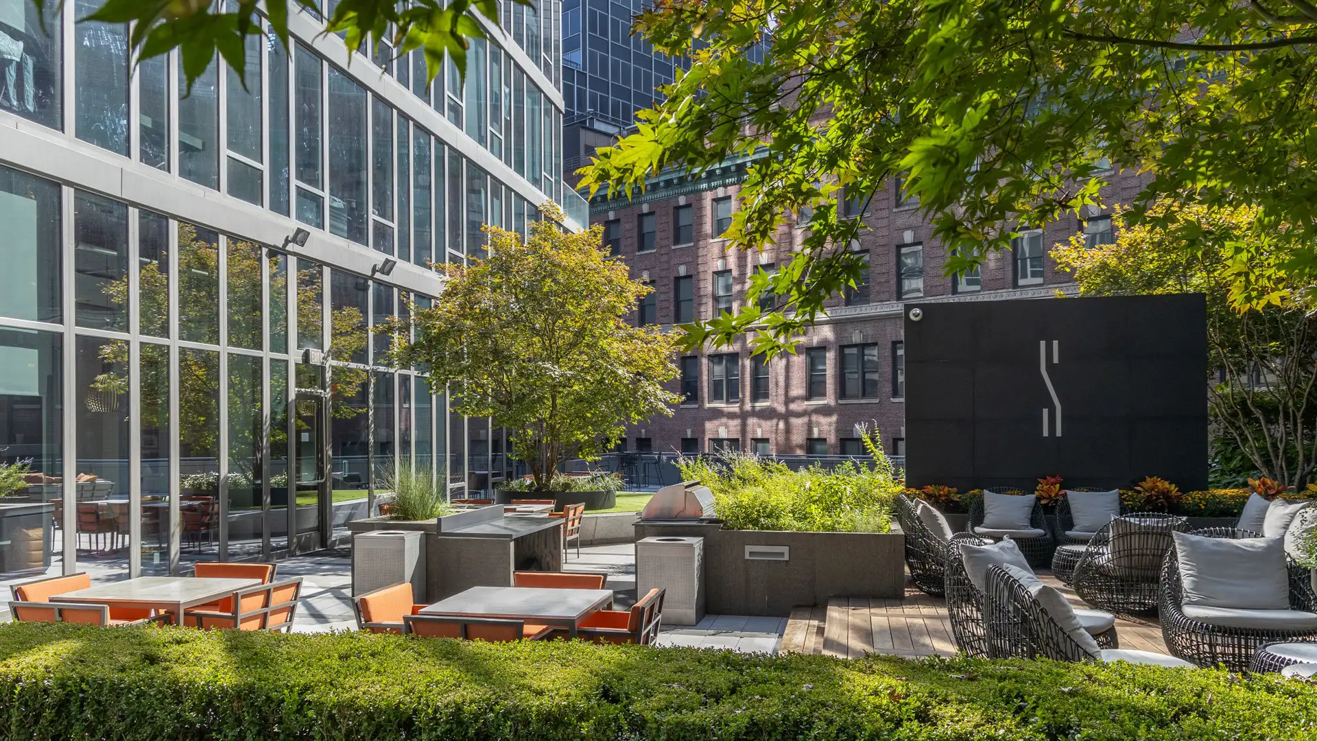The Summit 44 St (3)