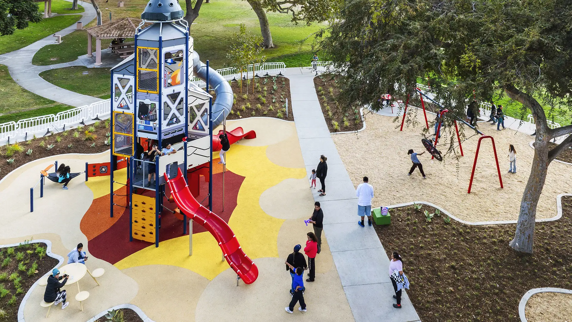 Lynwood-Mega-Playground---Bill-Tatham--37