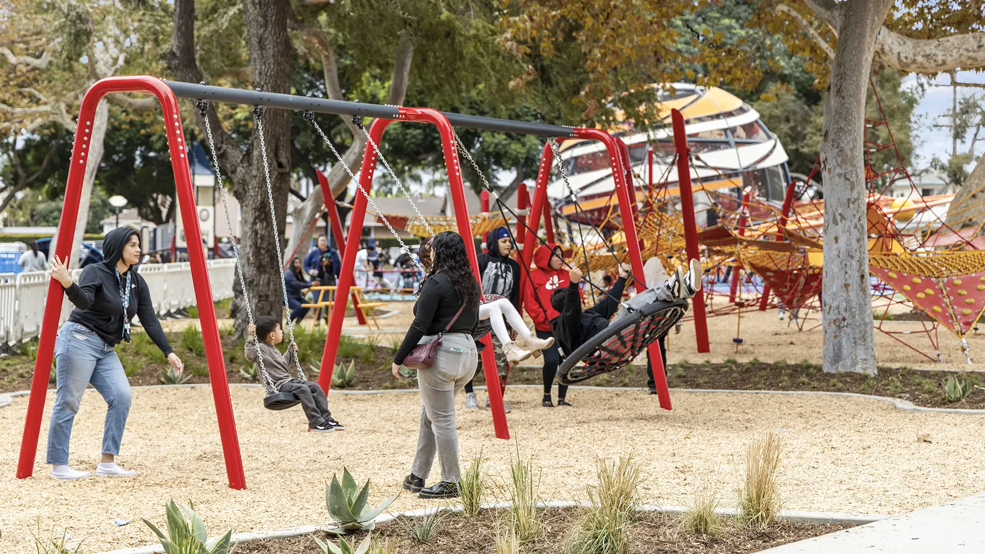 Lynwood-Mega-Playground---Bill-Tatham-6116