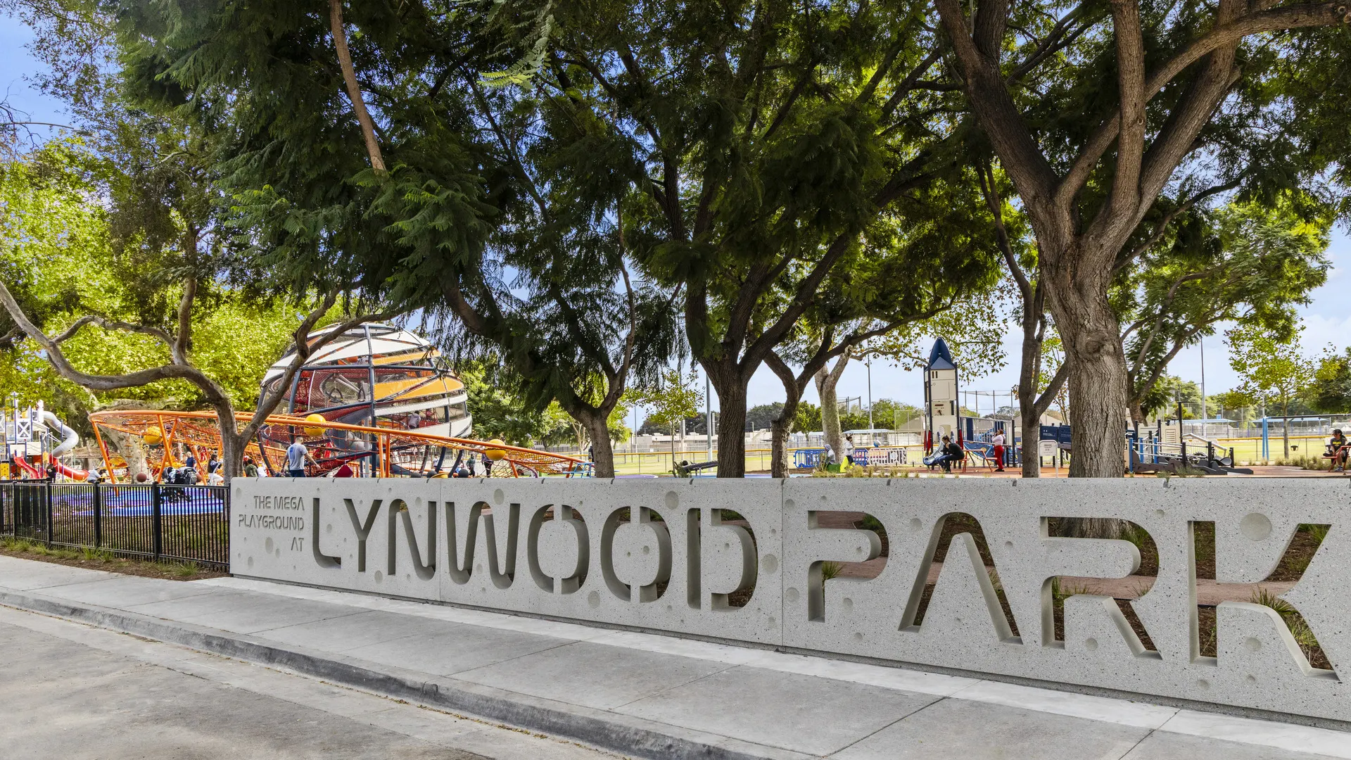 Lynwood-Mega-Playground---Bill-Tatham-5834