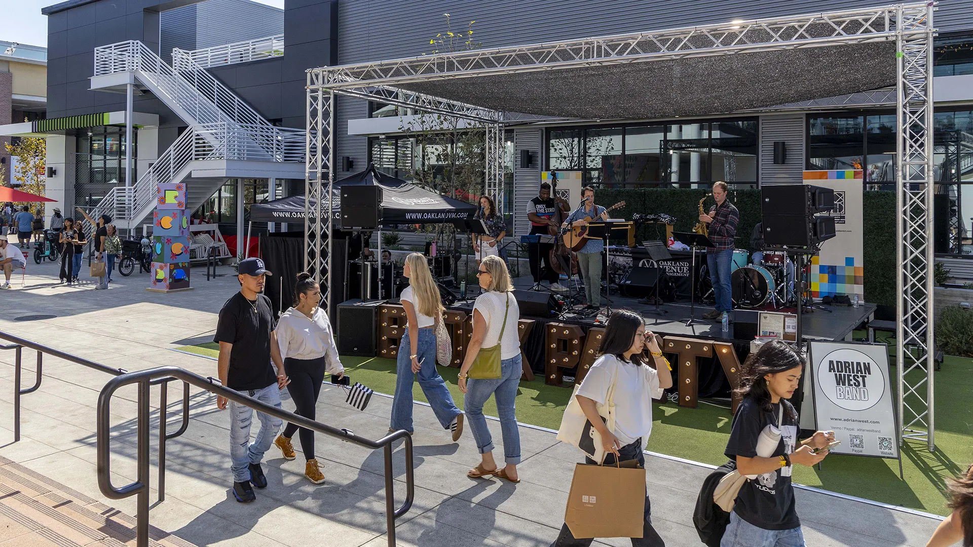 05 Bay Street Plaza_N104