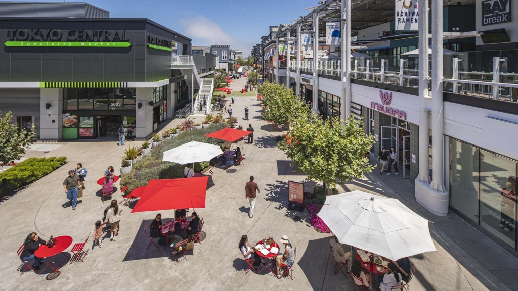 Bay Street Plaza