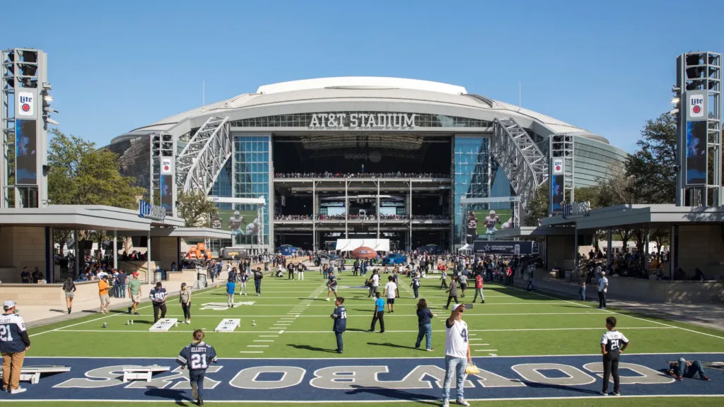 Miller Lite House Plaza