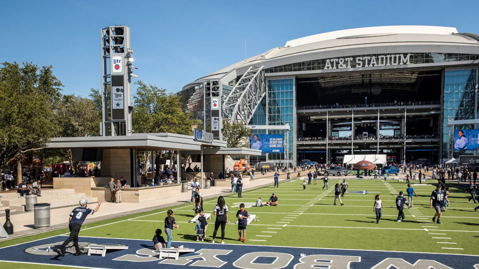 DAL_Miller Lite House Plaza (2)