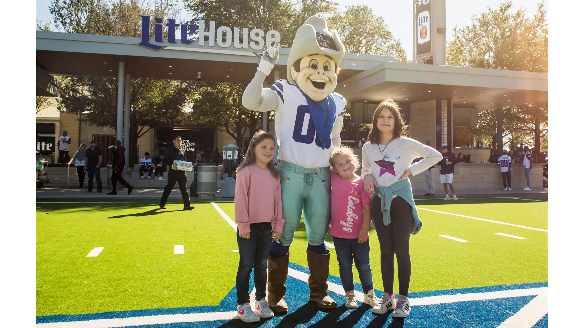 DAL_Miller Lite House Plaza (11)