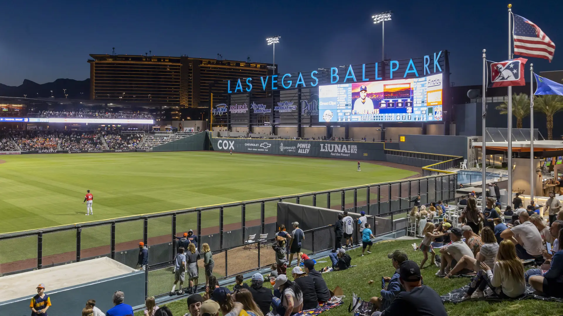 Summerlin Village - Bill Tatham-2858_presentation